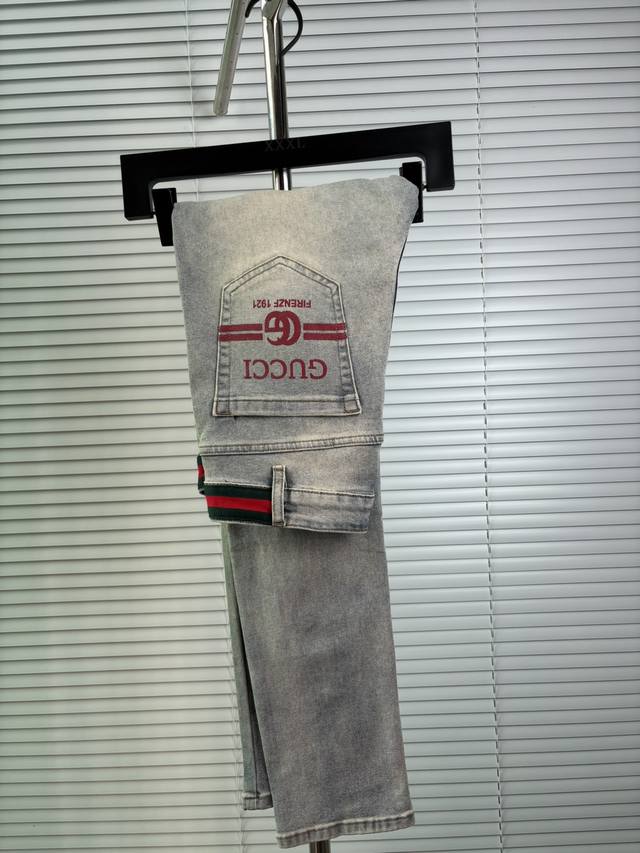 Official website counters are also available for sale. This is a pair of jeans w