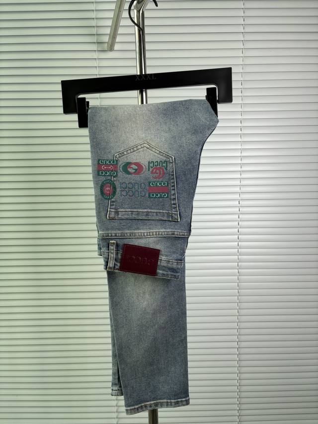 Official website counters are also available for sale. This is a pair of jeans w