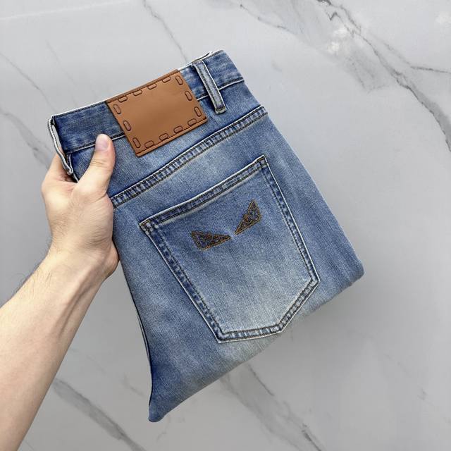 Fendi*Fendi high-end customization, the latest jeans for early spring 2025 are o