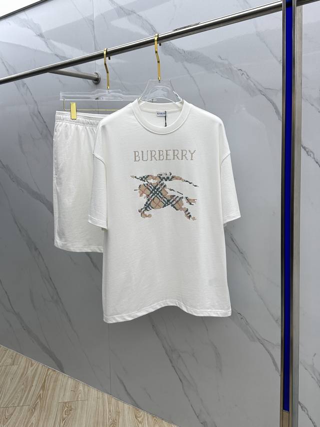 Burberry*Burberry's latest 2025 spring and summer suits, the same style for men