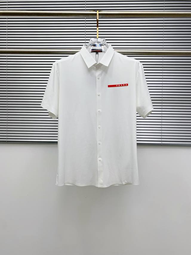 Prada 25Ss Spring and Summer new lapel Polo. Selected Tencel cotton satin cotto
