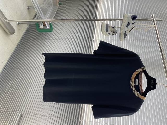 Bbr 25Ss New Check Cotton T-shirtThis T-shirt is made from plain cotton fabric a