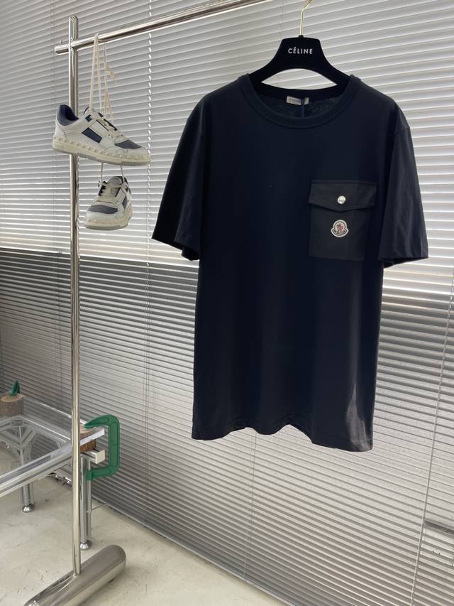 Mon 25 New pocket T-shirt, this one is made of soft cotton jersey fabric, with c