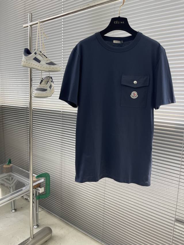 Mon 25 New pocket T-shirt, this one is made of soft cotton jersey fabric, with c