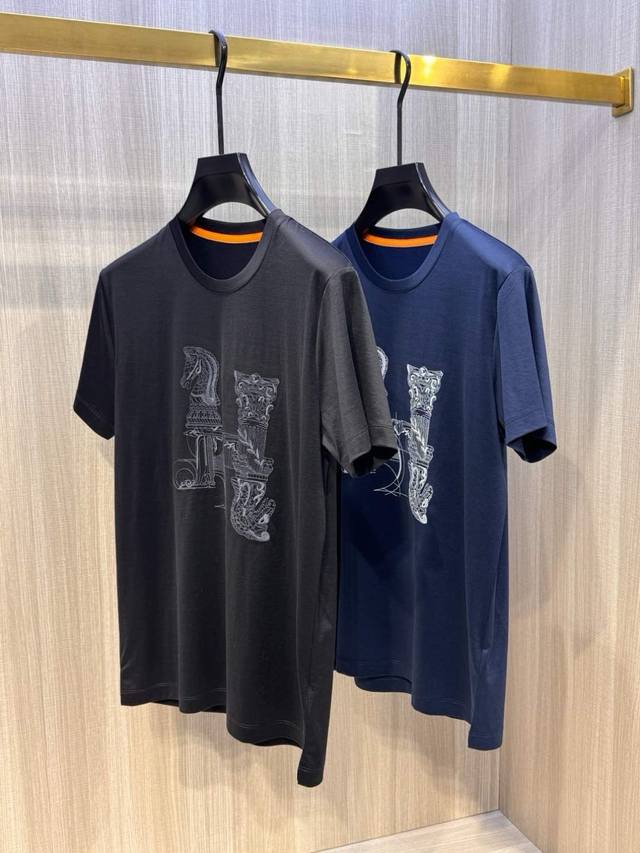 Model Hs040#, the latest horse head statue embroidered men's round neck T-shirt