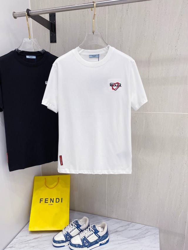 Prada 25Ss Spring and Summer new model first release, the latest short-sleeved