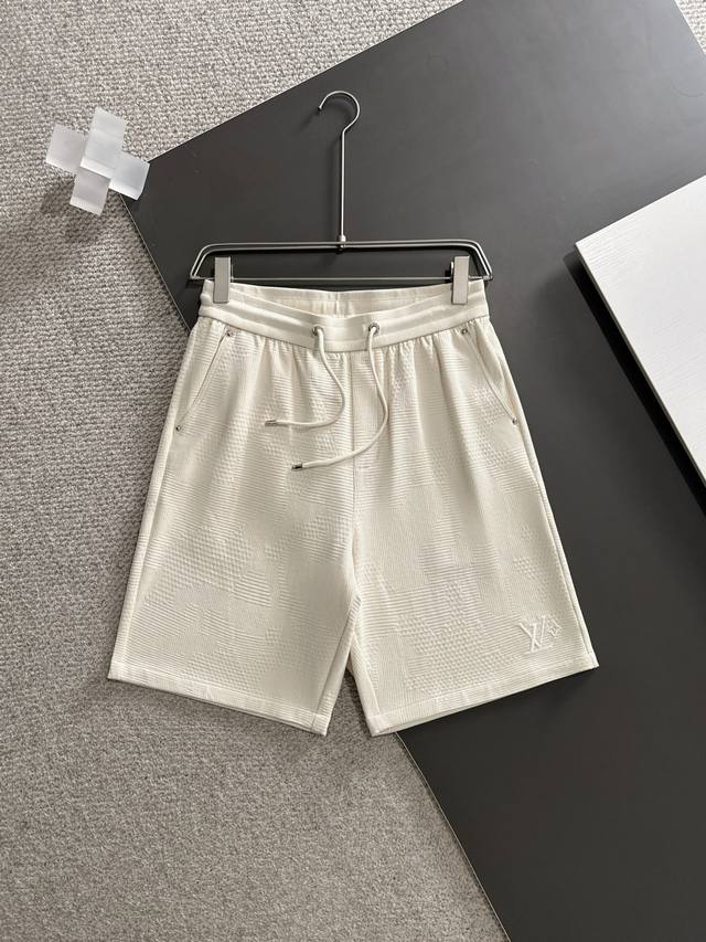 New Lv. Men's boutique casual pants, top-grade fabrics, casual shorts, latest s