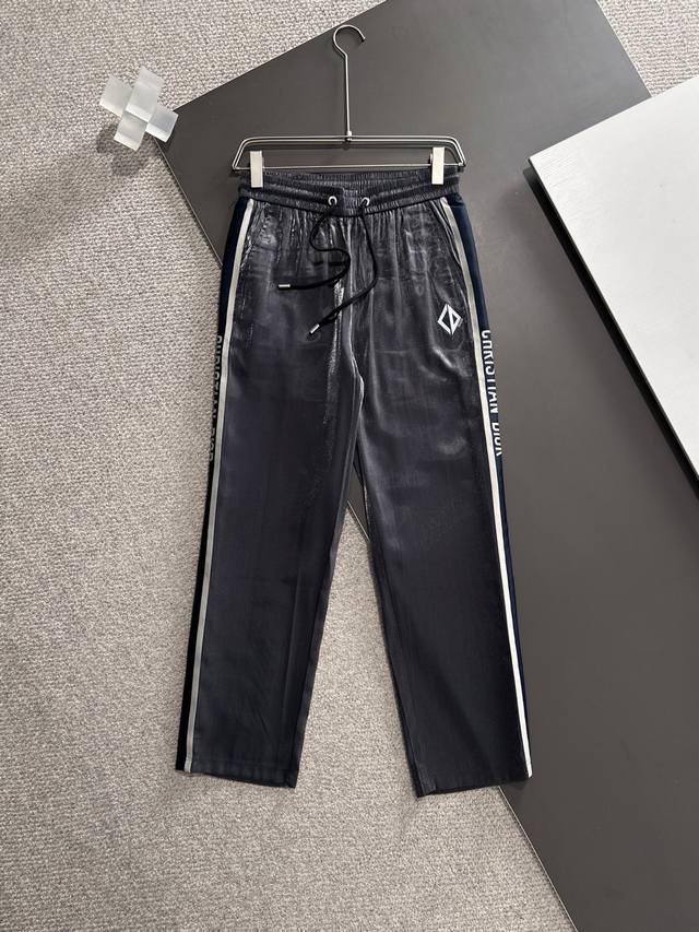 Dior men's casual pants, top-quality fabric casual pants, the latest model, the
