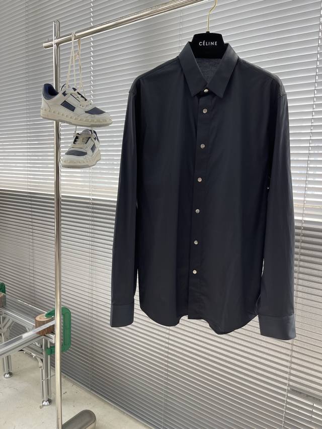 Dio Detailed poplin shirt. Cd financial button, this fabric is stretchy and comf