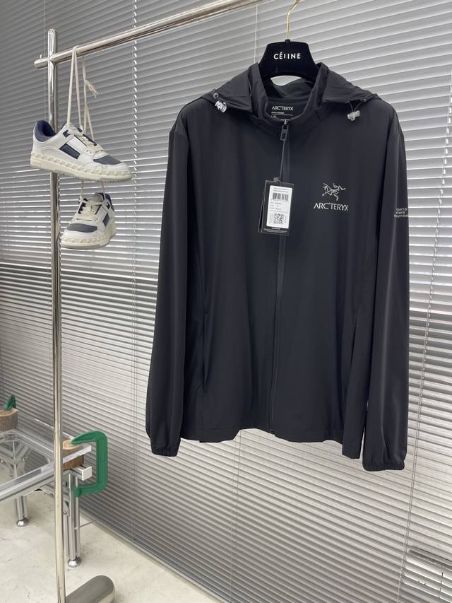 Bird's Outdoor Sun Protection Thin Jacket is a high-performance jacket designed