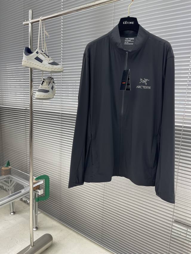 Bird's Outdoor Sun Protection Thin Jacket is a high-performance jacket designed