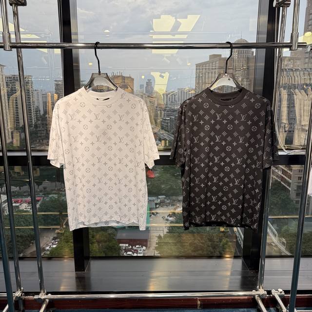 Spring and summer new product release, Louis slightly wide version T-shirt ship