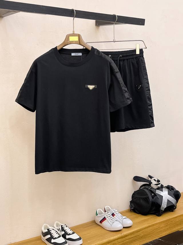 Prada 2025Ss round neck short-sleeved shorts suit. Pure cotton fabric will not