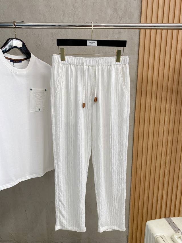 Ss Spring and Summer Loewe hits! Solid color casual pants, special fabrics. Suit