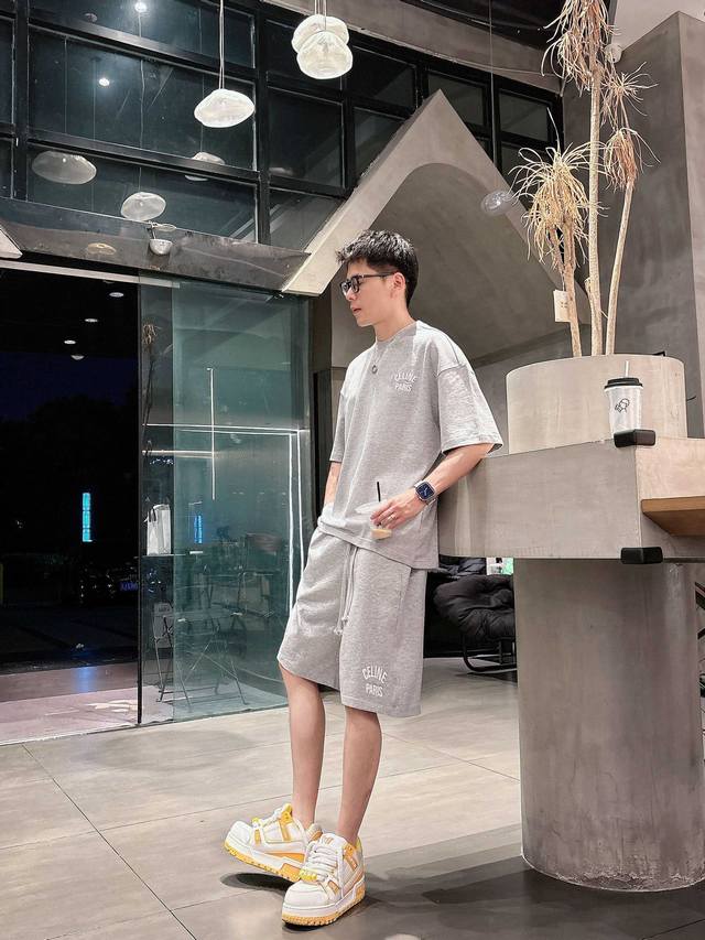 25Ss Celine heavyweight round neck short-sleeved T-shirt and shorts set, made of
