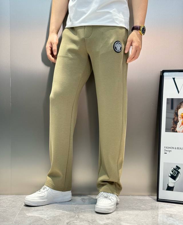 Versac*Versace 25S new straight trousers. Simple and basic yet luxurious combina