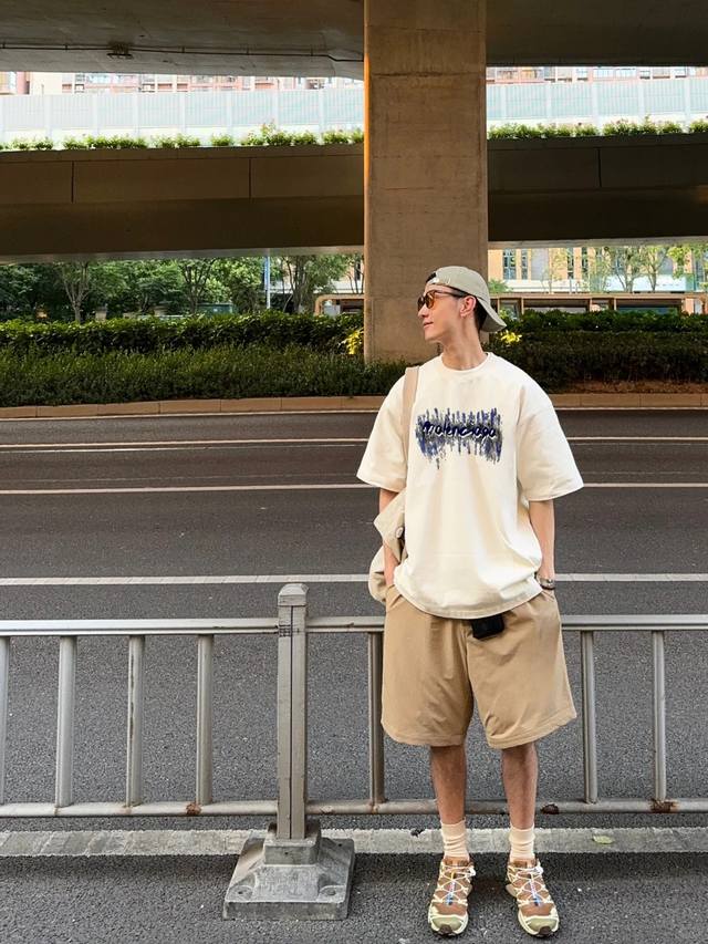 Balenciag* New round neck T-shirt from Paris 24S, washed series. Unisex! Can be