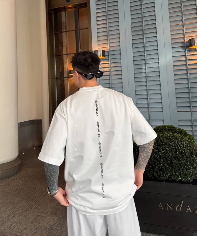 Moncle*Mon-kou 25S new loose-fitting T-shirt. Unisex! Classic small cap at the c