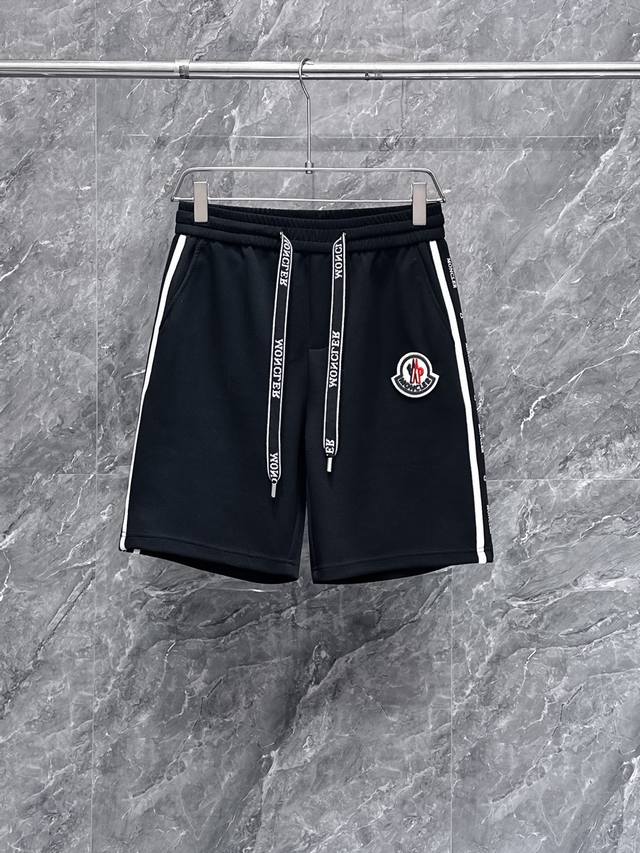 Moncler's top-quality 2025 summer new casual shorts! Available on the official w