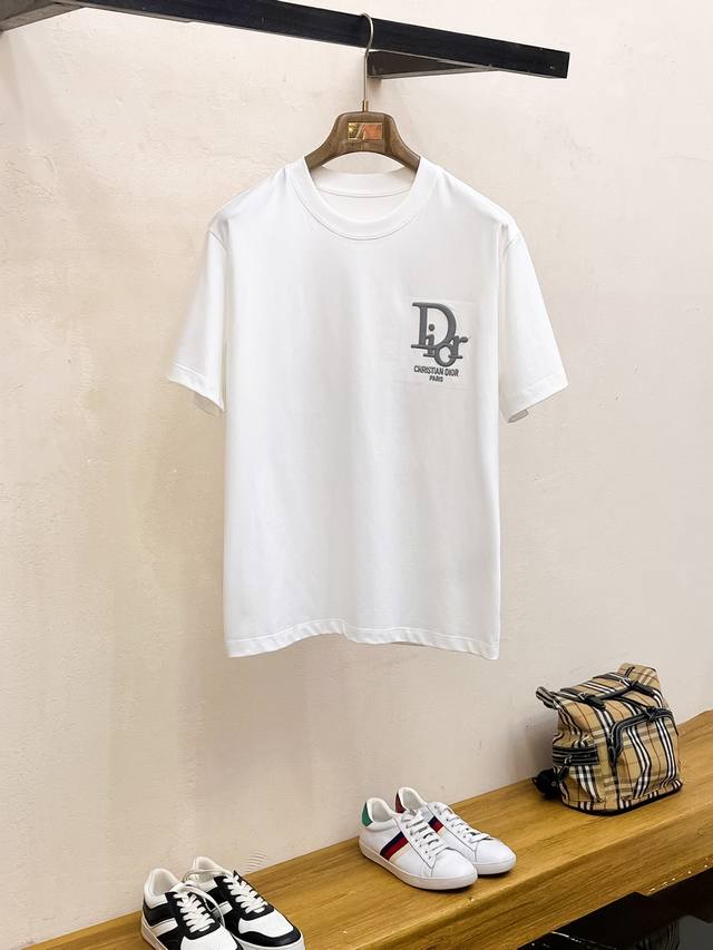 Dior has three complete labels. 2025 summer new short-sleeved T-shirts, availabl