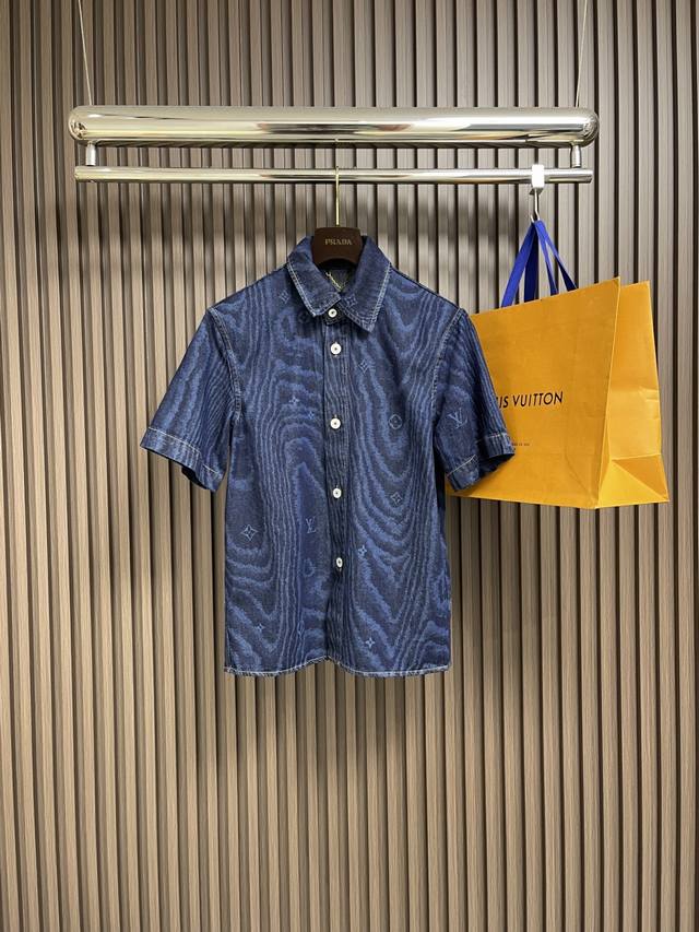 Lv Woodgrain Short Sleeve Denim Shirt, this short sleeve denim shirt is updated