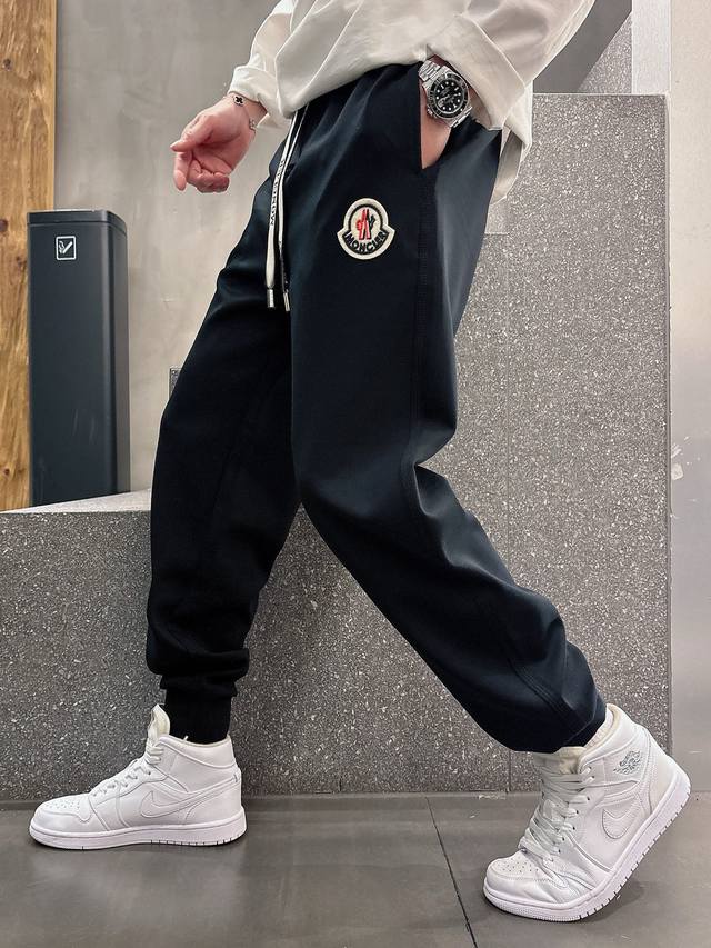 Moncler's top-quality 2025 spring and summer new casual pants! Available on the