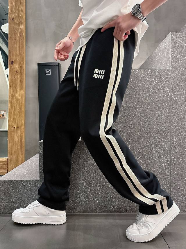 Miu top-quality 2025 spring and summer new casual pants! Available on the offici