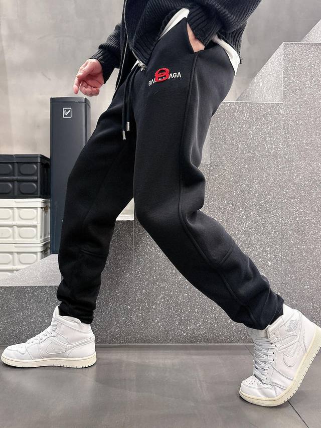 Balenciaga top-quality 2025 spring and summer new casual pants! Available on th