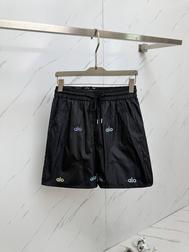 Dior Spring and Summer new casual shorts! Available on the official website. Cus