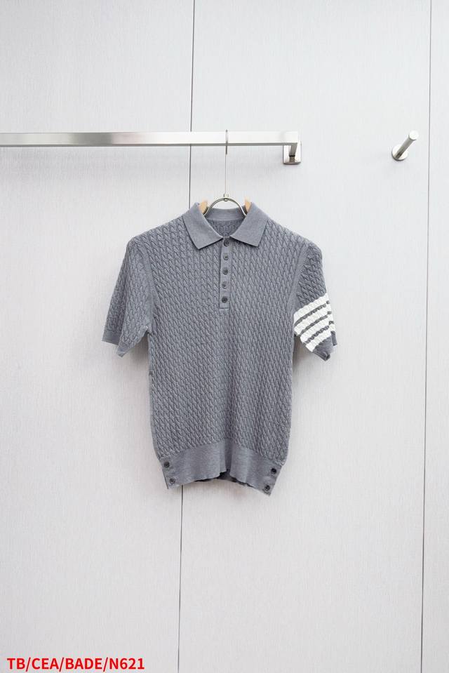 N621 Tb Thom Browne four-bar sweater Upgraded, inspired by the retro style of th
