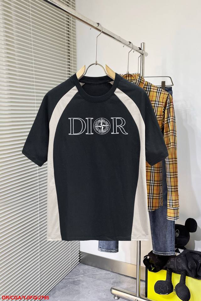 J795 Dr Dior 25 is on sale on the official website simultaneously with European