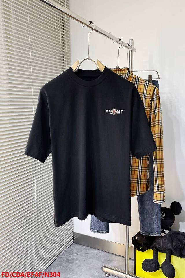 N304 Mo Moncler new double-layer letter print short-sleeved T-shirt. Letter patt