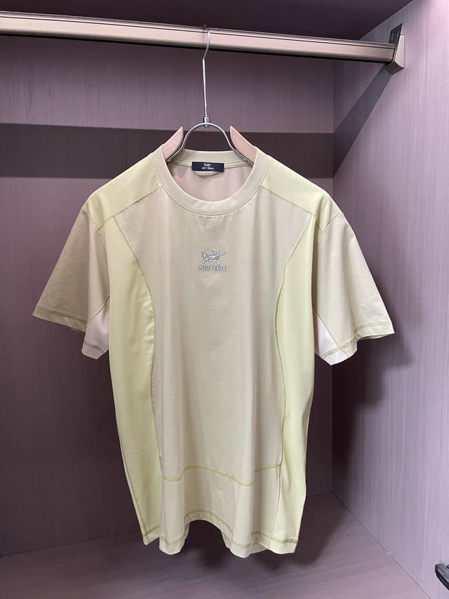 Arc'teryx patchwork short sleeves, contrasting colors, neat and high-end. Funct