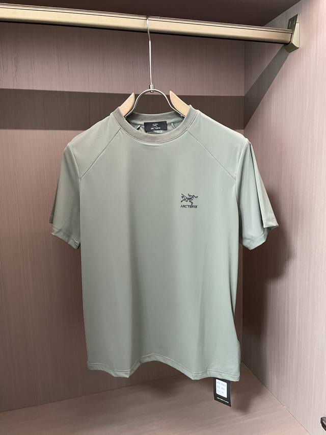Arc'teryx short-sleeved T-shirt, made of quick-drying fabric, comfortable, brea