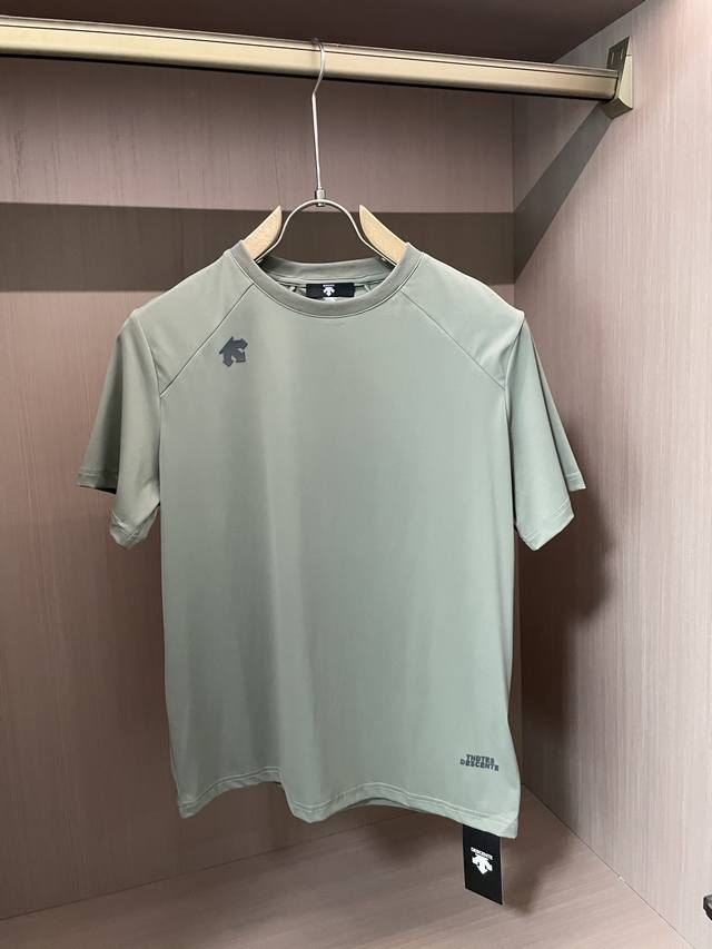 Descente short-sleeved T-shirt, made of quick-drying fabric, comfortable, breat