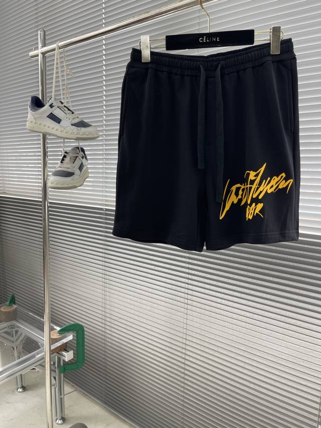 Donkey Graffiti Signature Shorts The shorts are made of 360g washed terry fabri