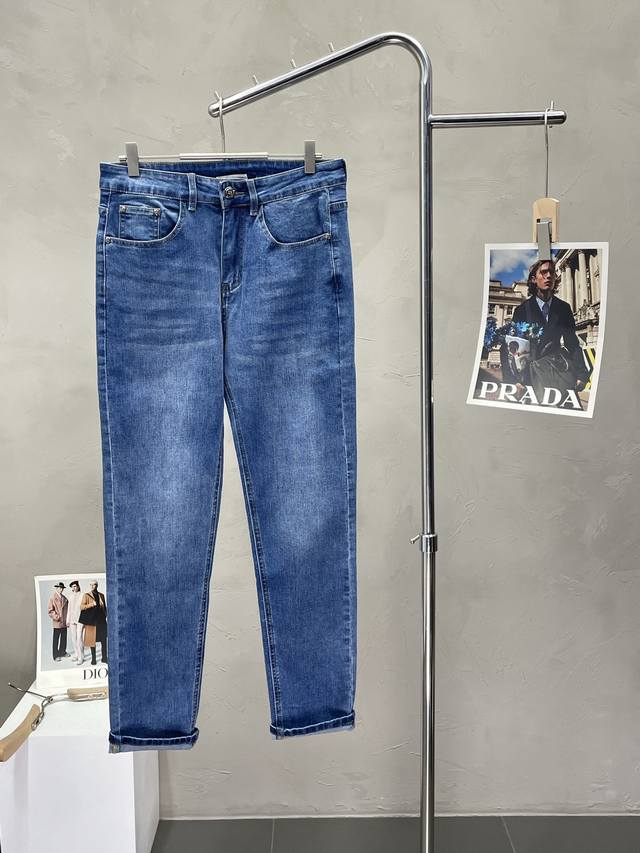Moncler exclusive high-end version of new jeans! Custom-made fabrics are breatha