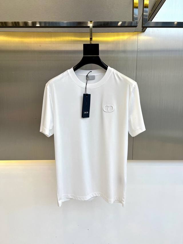 Dior, short-sleeved round neck T-shirt made of sea island cotton. Classic logo,