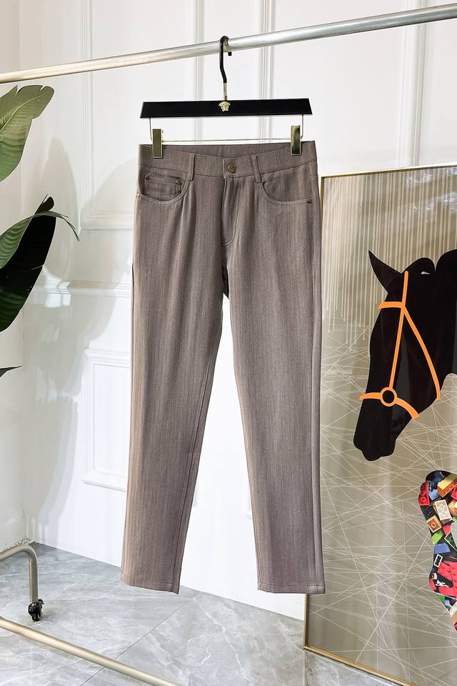 Burberry 2025Ss Spring and Summer Snake Year Casual Pants. Original 1:1 product