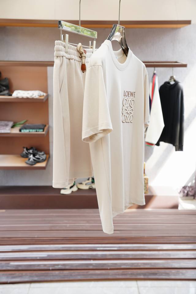 Loewe Loewe fashionable thin casual jacket and shorts set is made of high-densit