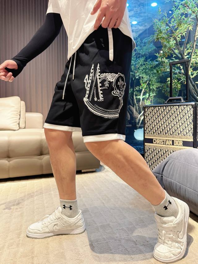 Moncler three-standard complete 2025 summer new men's casual shorts, high-end cu