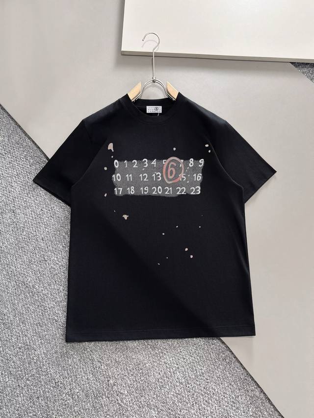 Margiela's new double-layered letter-printed short-sleeved T-shirt. The letter p