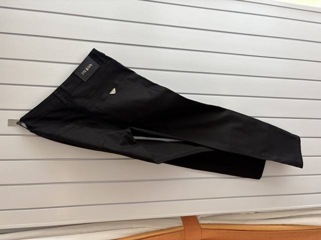A pair of jeans with a very stylish look, custom-made original washed denim fab