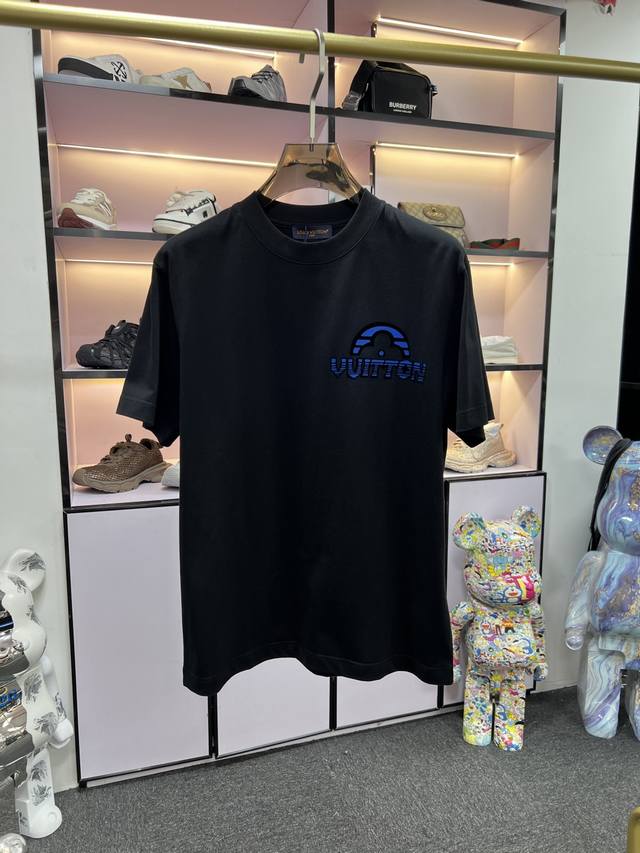 Lv 2025 Summer New Men's and Women's Short-sleeved T-shirt! Customized exclusive