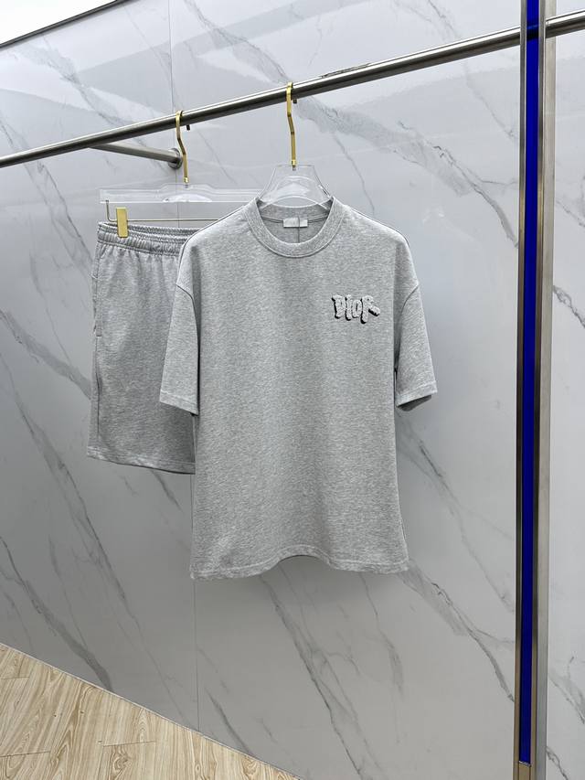 Dior* Dior's latest 2025 spring and summer suits, men's and women's trading comp