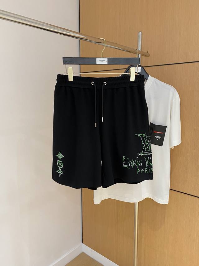 Lv2025 Spring and Summer new casual shorts! Available on the official website. C