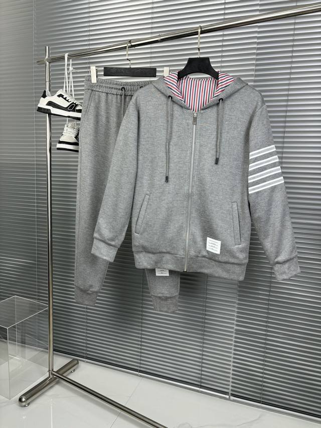 Men's fashion suits are very good when worn. Real bulk orders. The perfect slim