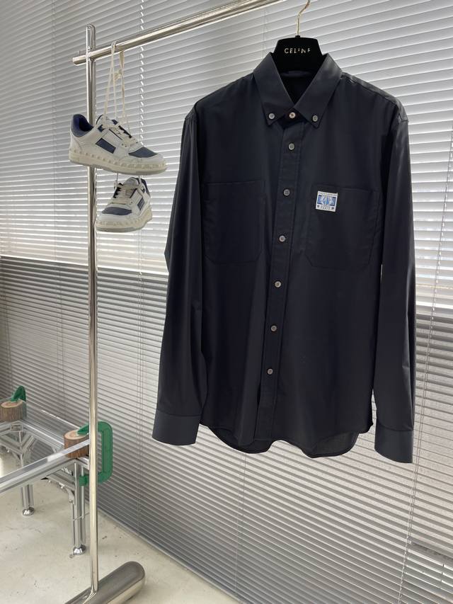 Dio Pocket logo detail long sleeve shirt. Visible button shell button, this fabr