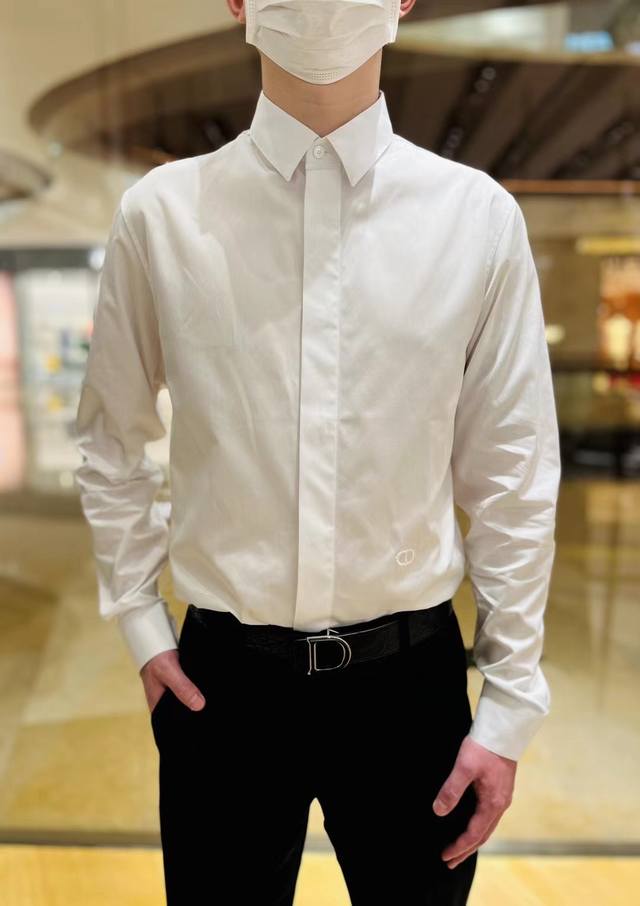Dio New cotton poplin shirt with letter embroidery. Concealed button style, cust