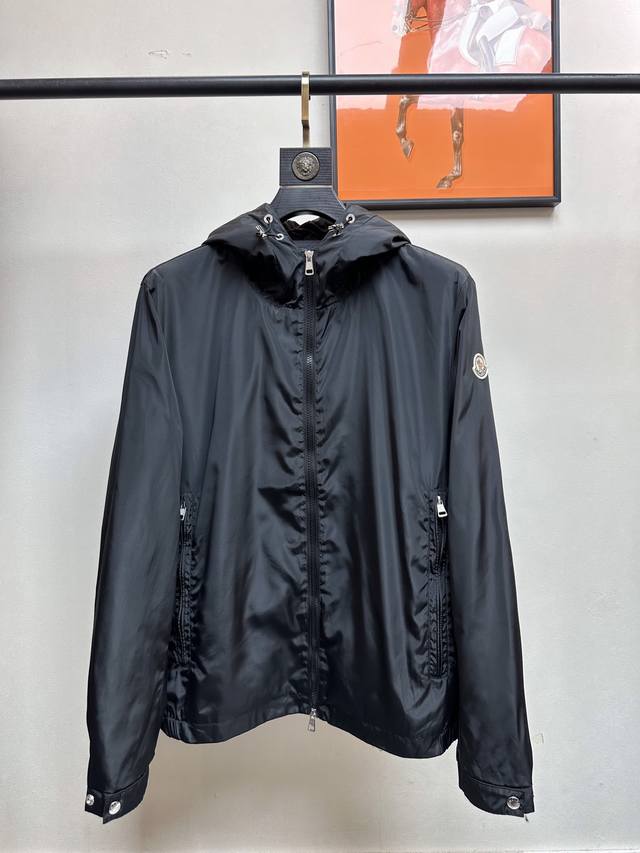 Moncler 2025 official website latest hooded windbreaker jacket, high-end quality